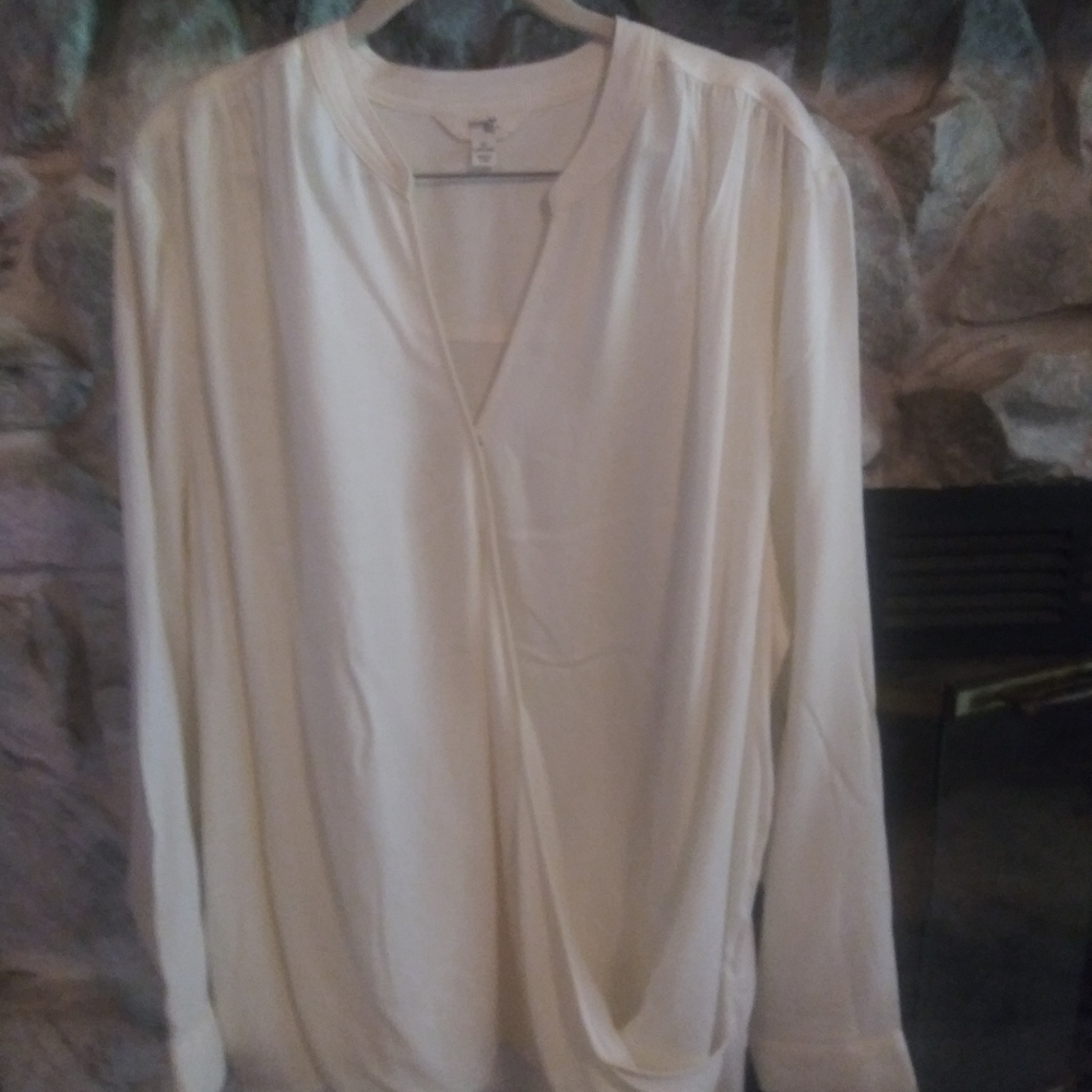 Beautiful Blouse - Picture 2 of 4